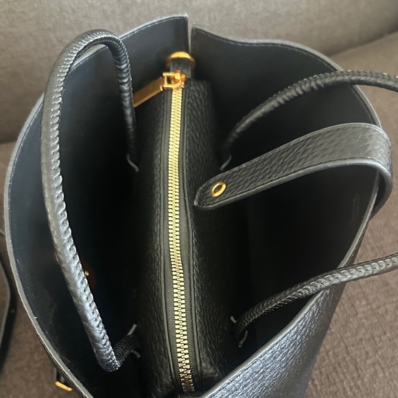 NWOT Elegant Black Textured Women's Handbag - Picture 4 of 6